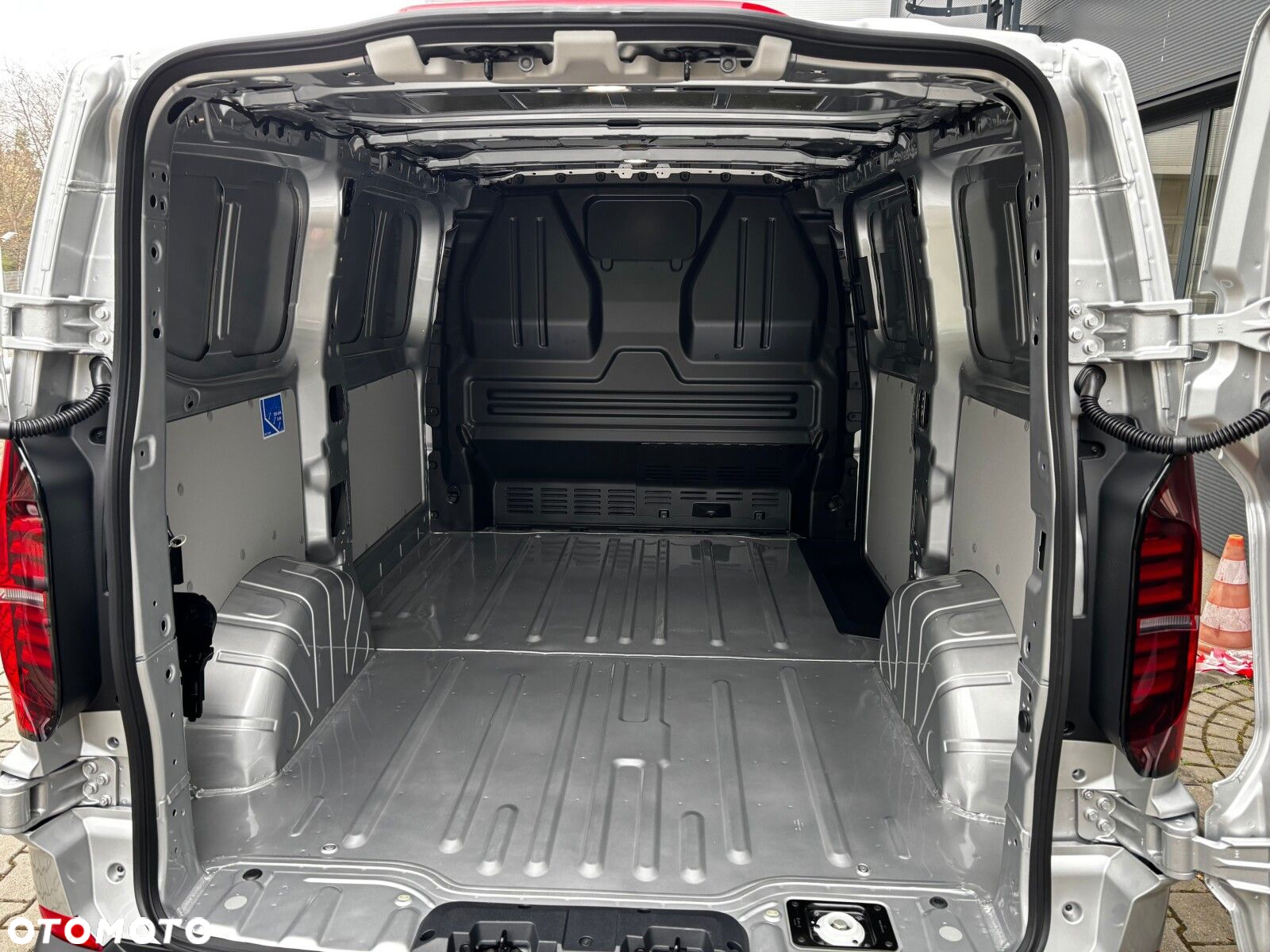 Volkswagen Transporter 2.0 TDI 150KM 6-bm L1 - 26