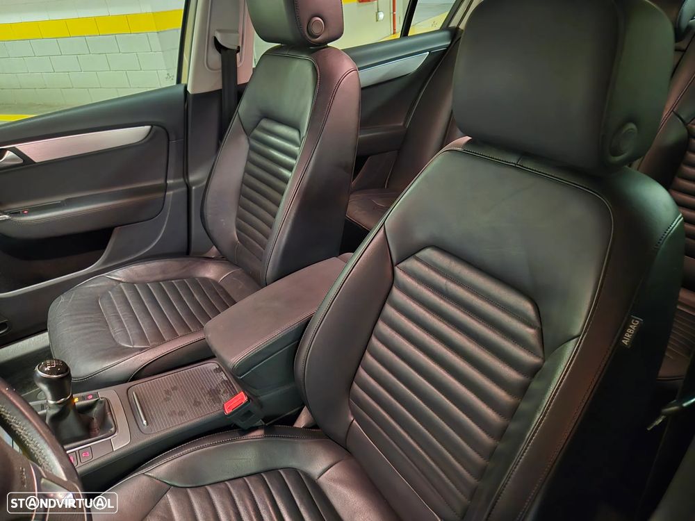 VW Passat 2.0 TDI BlueMotion Highline - 27