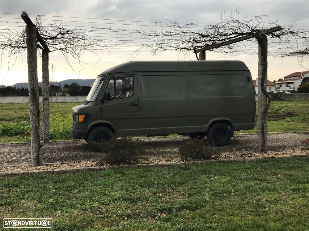 Mercedes-Benz 100 - 6