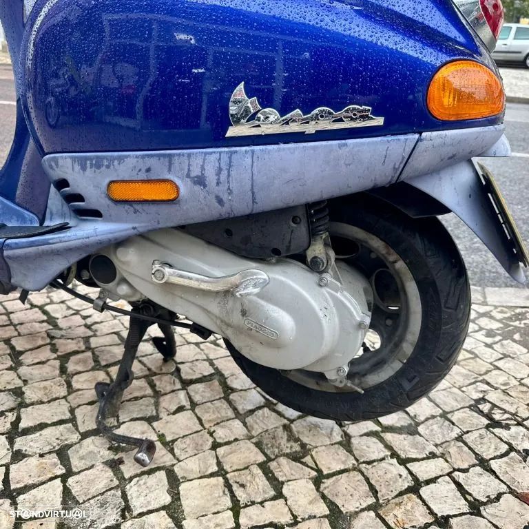 Piaggio Vespa 50 ETZ - 26