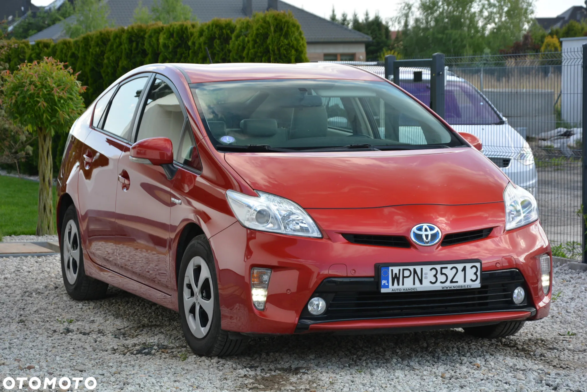 Toyota Prius 1.8 HSD Premium - 2