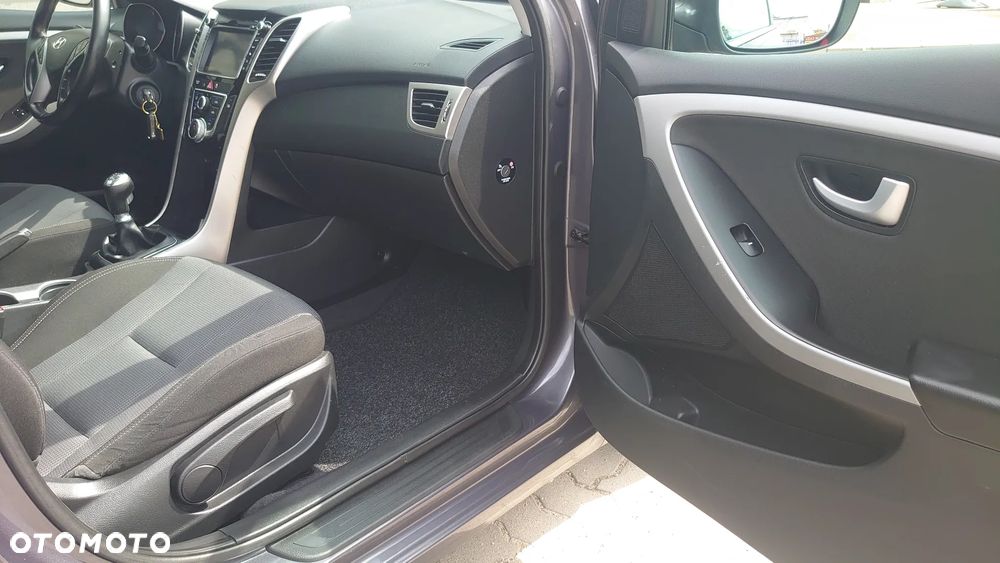 Hyundai i30 blue Kombi 1.6 GDi Passion - 15