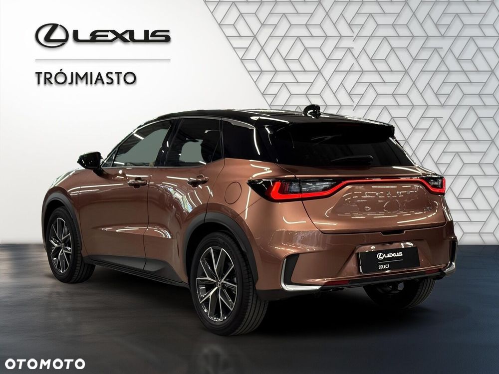 Lexus LBX - 4