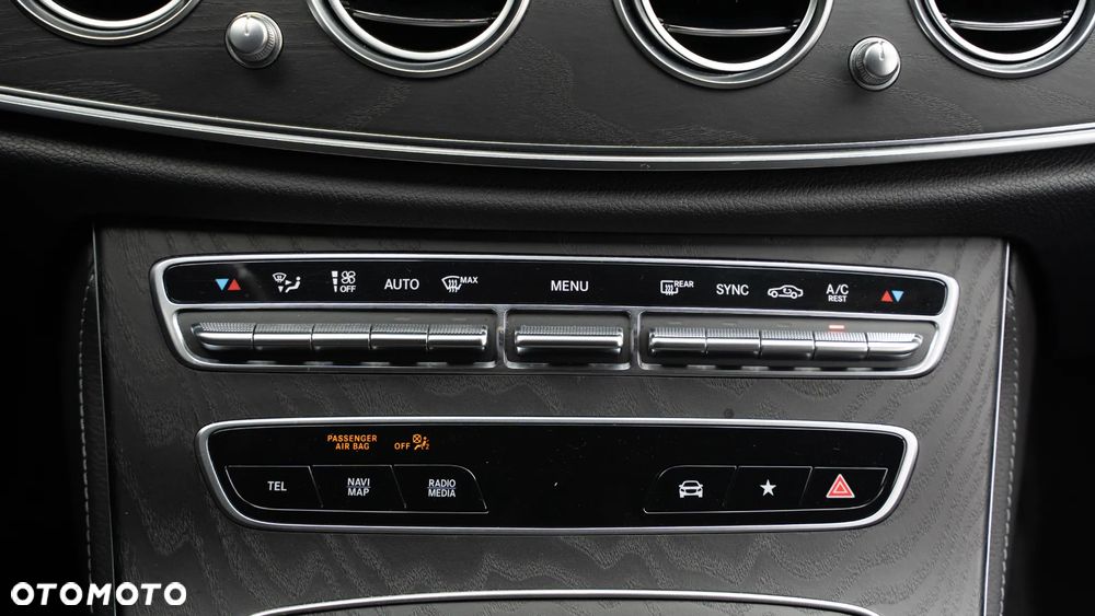 Mercedes-Benz Klasa E 300 9G-TRONIC AMG Line - 15
