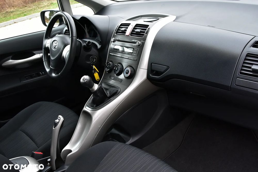 Toyota Auris 1.6 Luna - 19