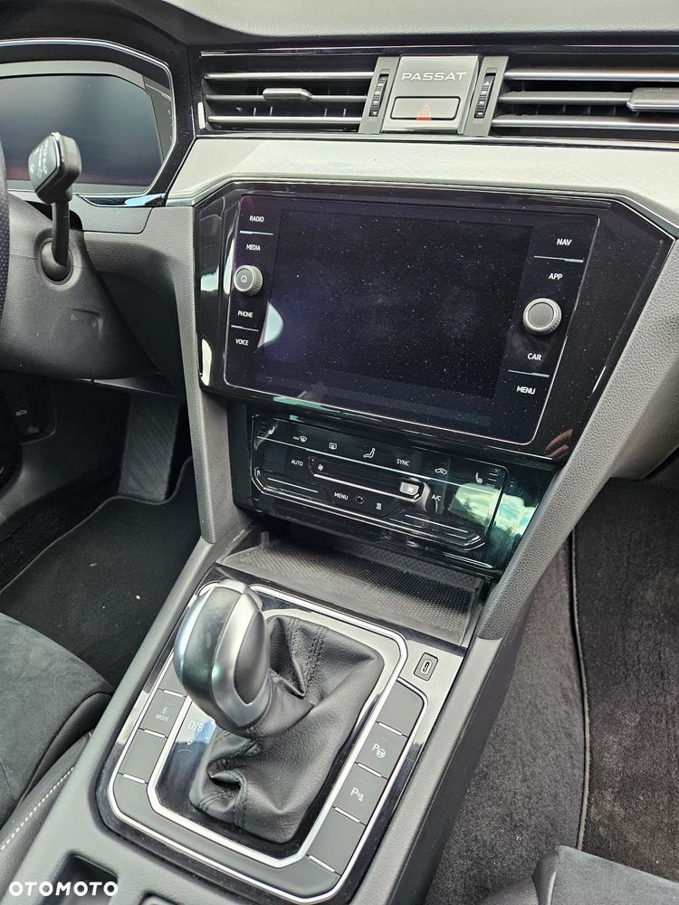 Volkswagen Passat - 4