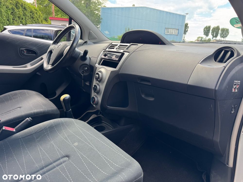 Toyota Yaris 1.0 VVT-i Sol - 23