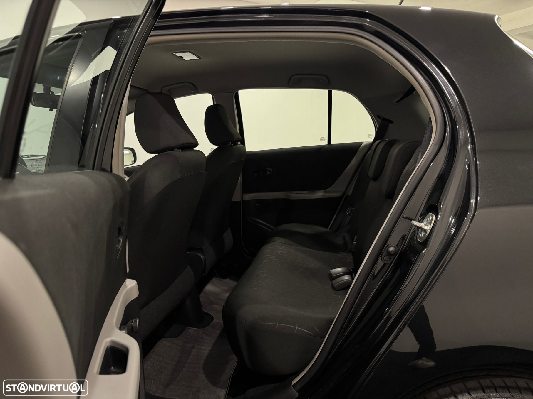 Toyota Yaris 1.0 VVT-i AC - 26