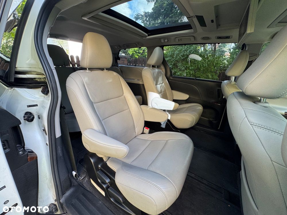 Toyota Sienna - 9