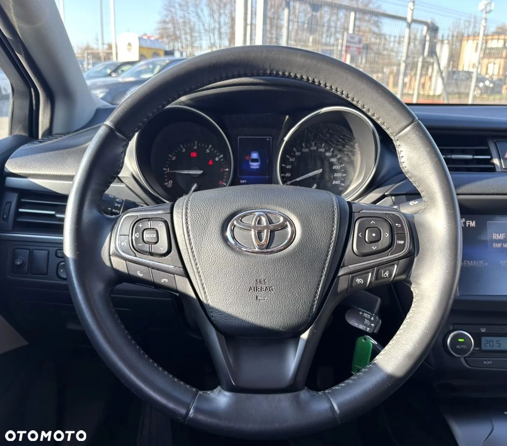 Toyota Avensis 1.8 Premium - 12