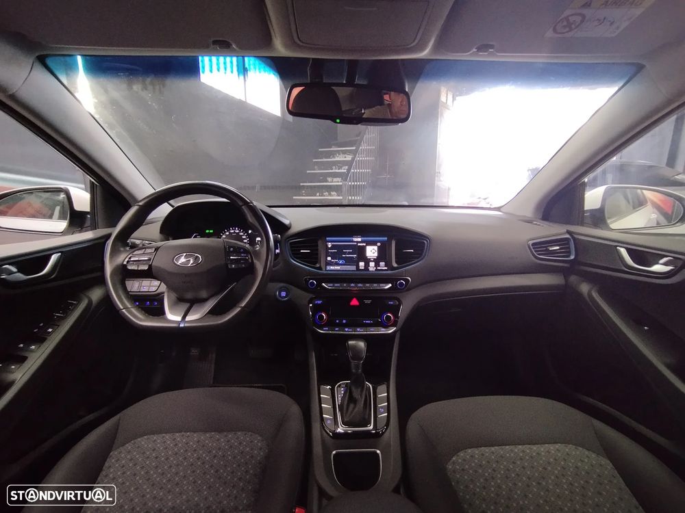 Hyundai Ioniq 1.6 GDI PHEV Tech - 17