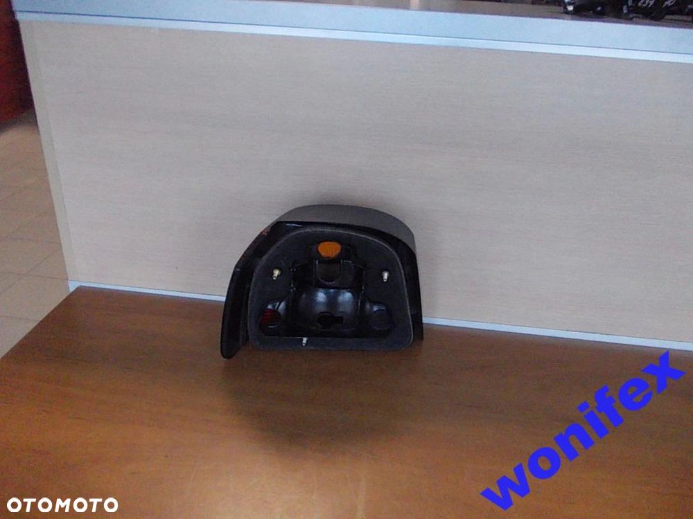 LAMPA TYLNA PRAWA GOLF III HB CZARNA - 3