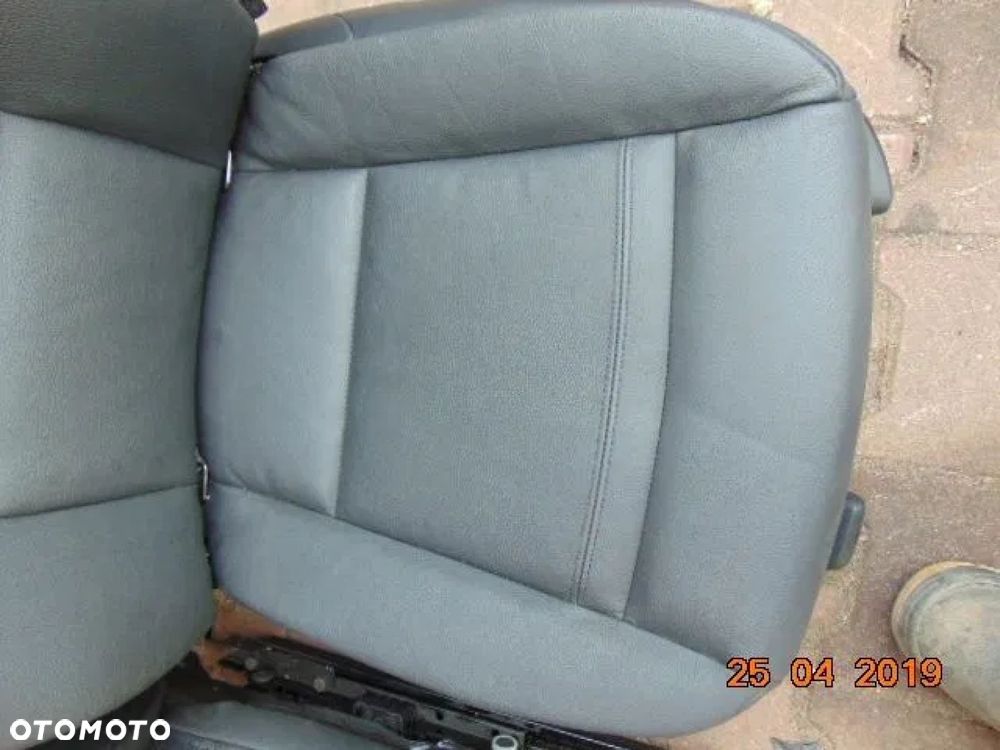 BMW 3 E92 COUPE siedzenia czarna grafitowa ciemna szara SKÓRA tapicerka skórzana elektryczne FOTELe podłokietnik napoje puszki cupholder SUPER STAN - 3