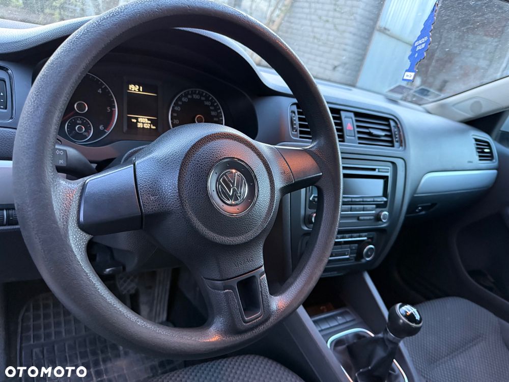 Volkswagen Jetta - 5