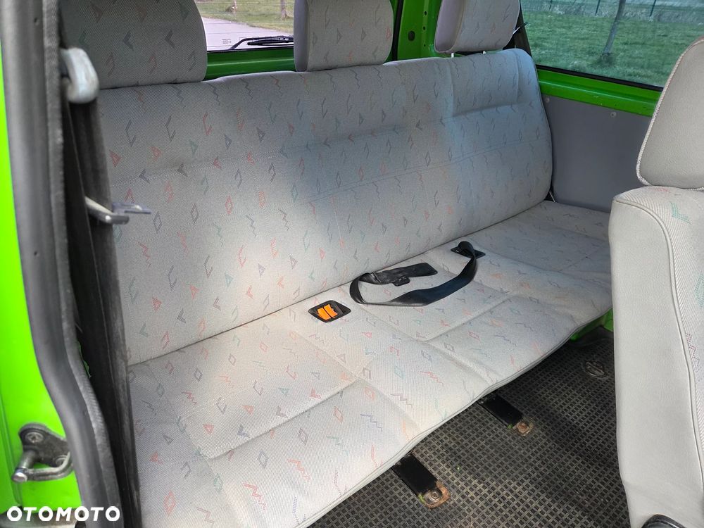 Volkswagen Transporter L - 12