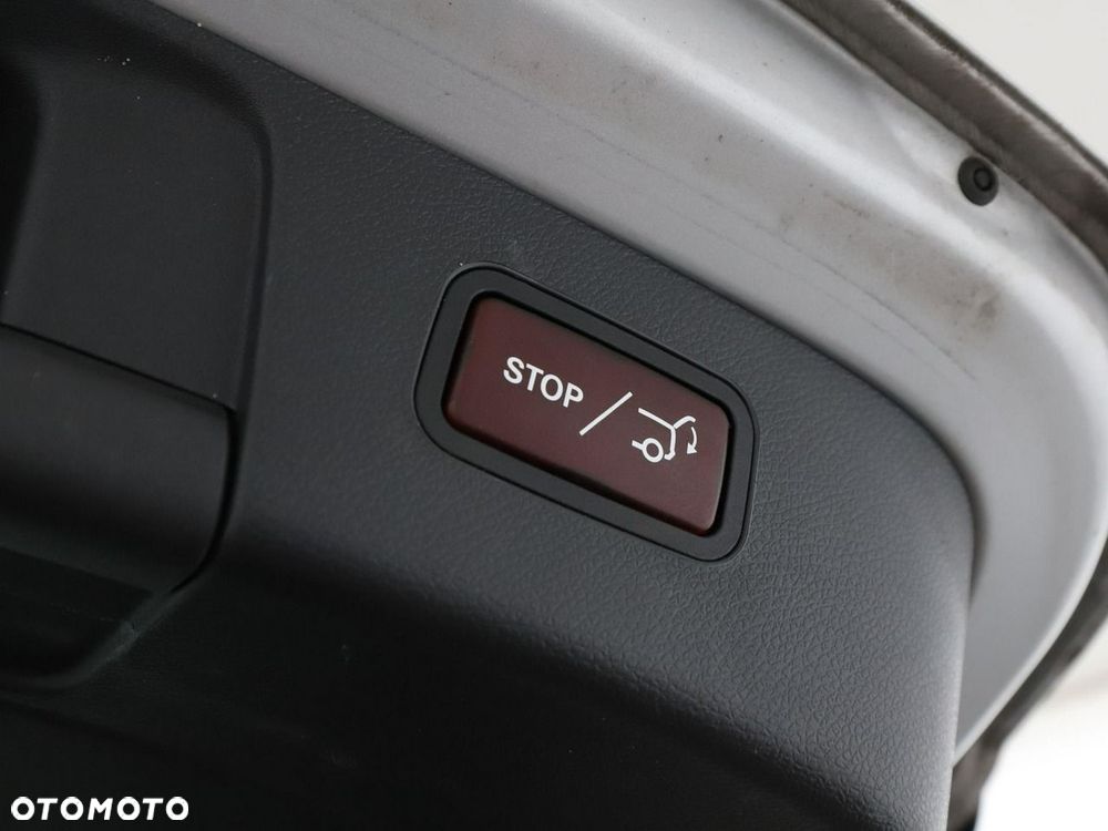Mercedes-Benz GLA 200 7G-DCT - 34