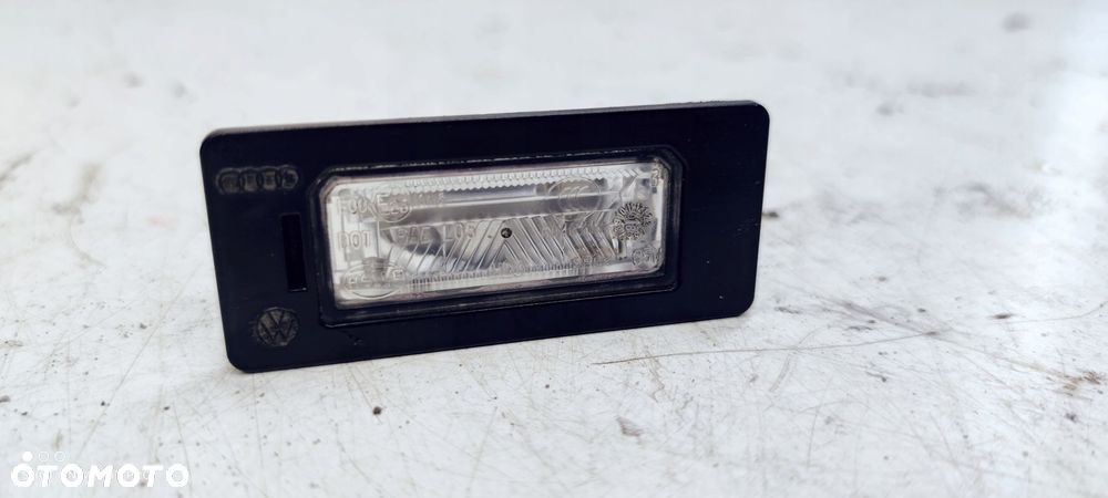 LAMPKA OŚWIETLENIA TABLICY AUDI A4 B8 A5 8T0943021 - 2