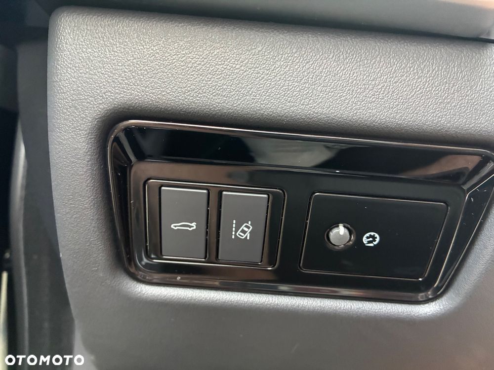 Jaguar XE 20d AWD Portfolio - 32