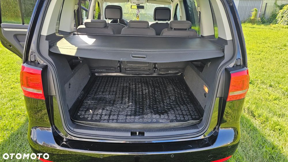 Volkswagen Touran 2.0 TDI DPF MATCH - 12