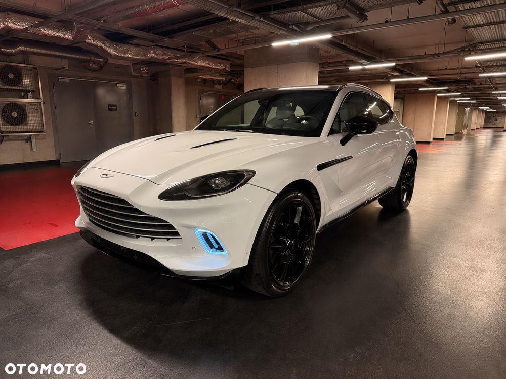 Aston Martin DBX - 1