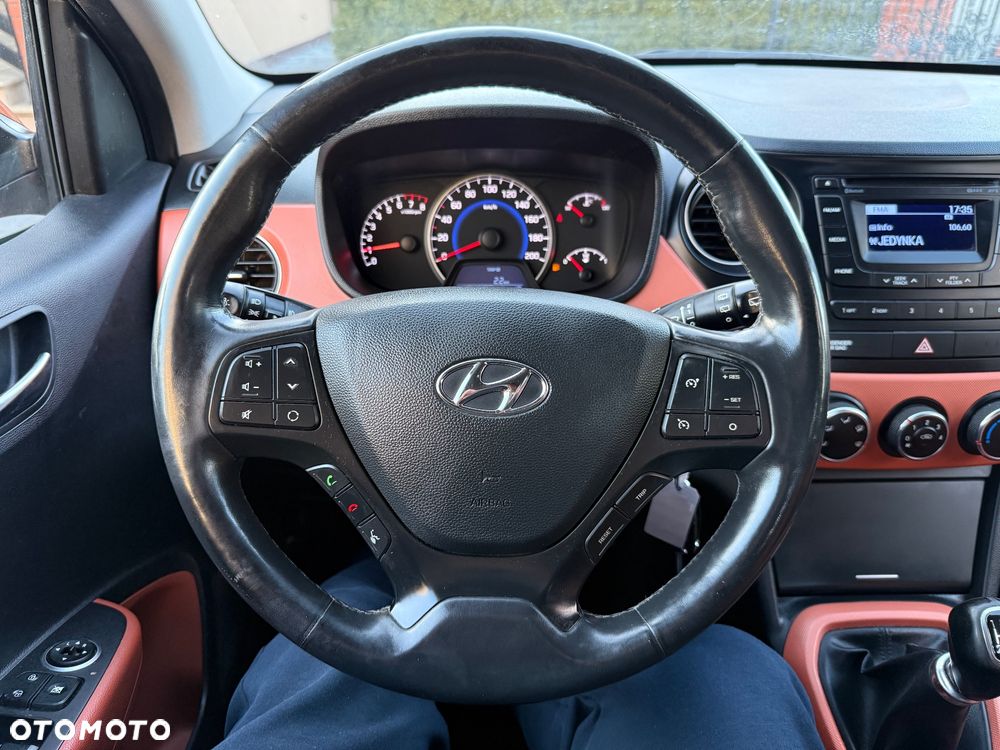 Hyundai i10 1.2 Fifa World Cup Edition - 24