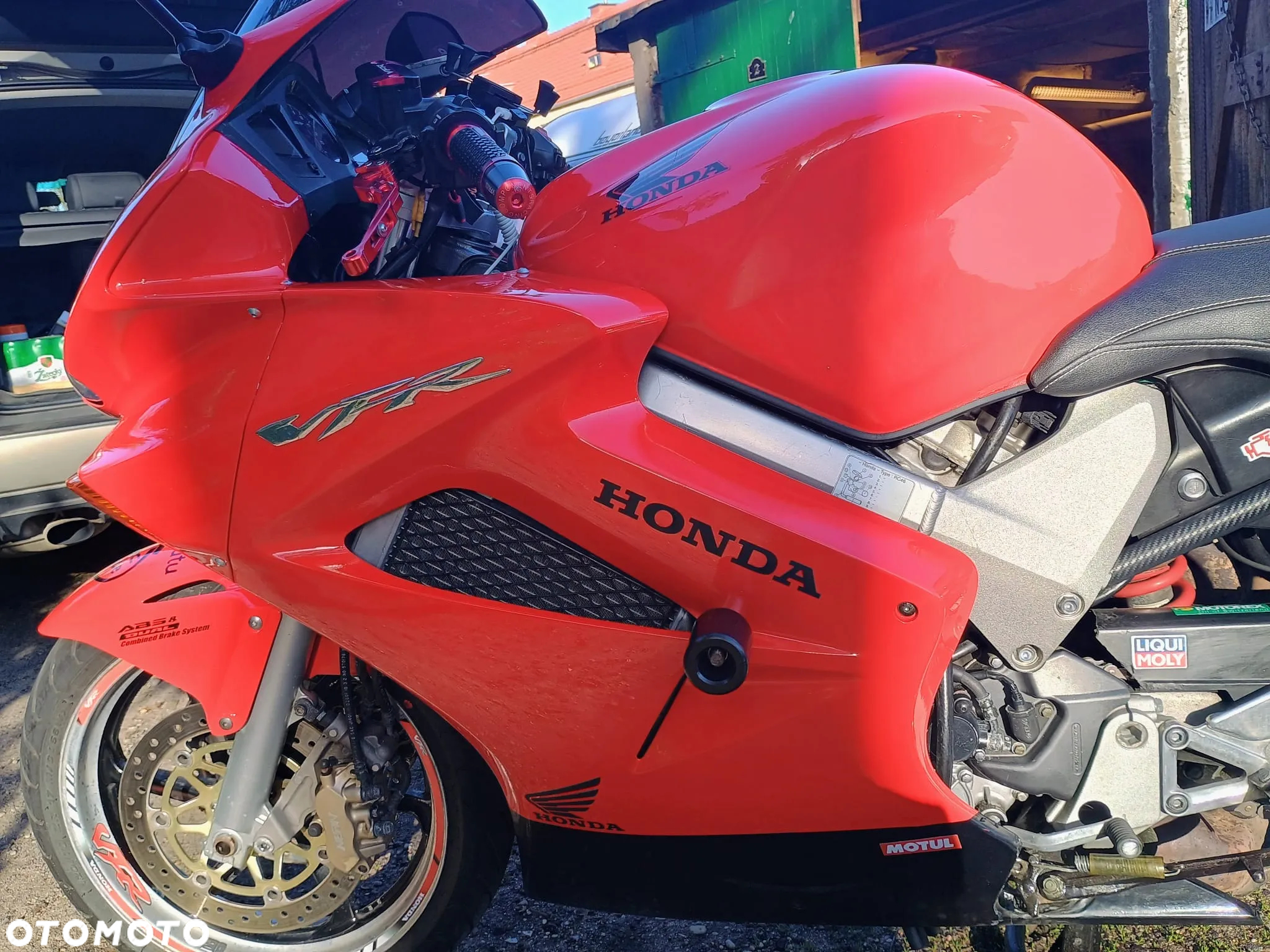 Honda VFR - 13