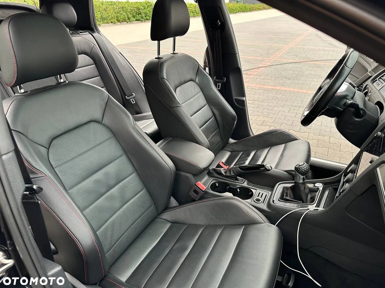 Volkswagen Golf - 28