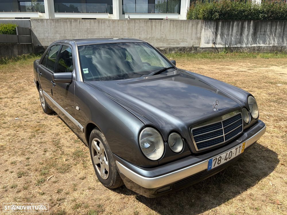Mercedes-Benz E 220 D Elegance - 2