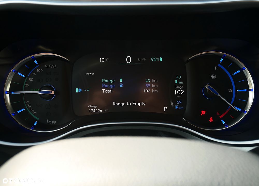 Chrysler Pacifica - 12