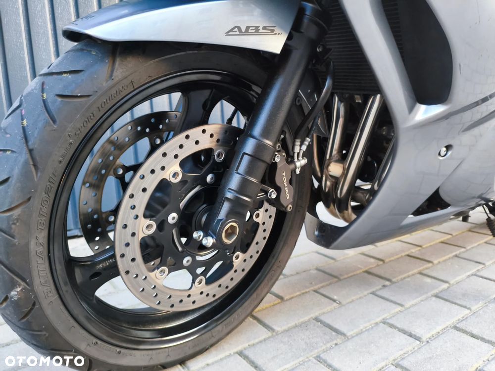 Suzuki GSX - 24