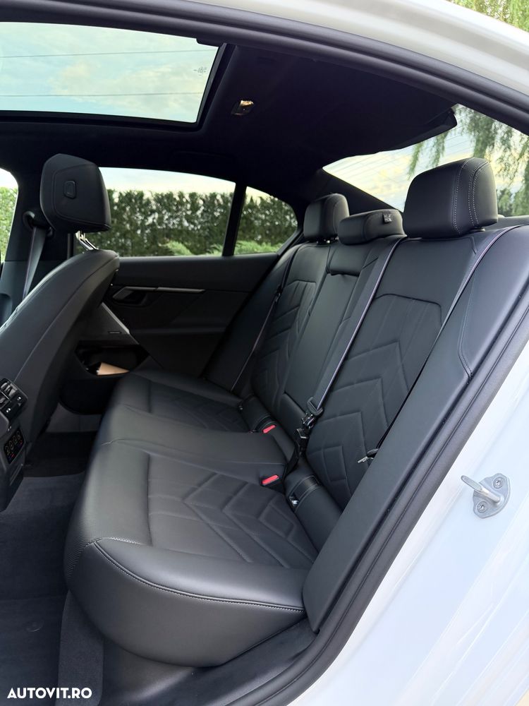 BMW Seria 5 520i AT MHEV - 16