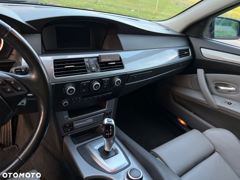 BMW Seria 5 520d Edition Exclusive - 17