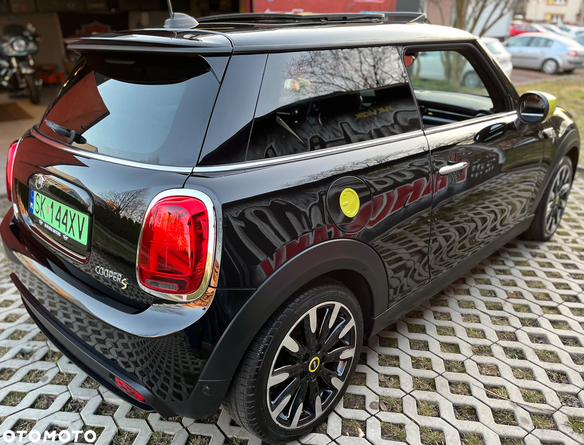 MINI Cooper SE Yours Trim - 10