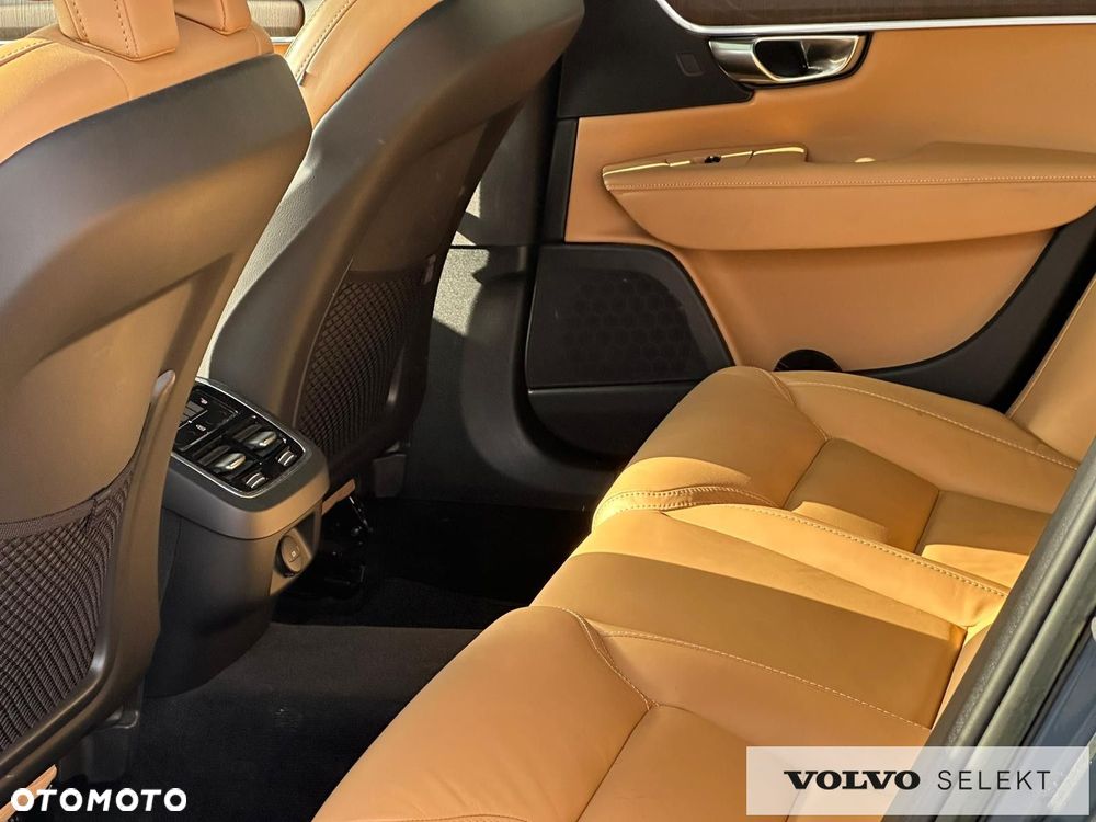 Volvo V90 Cross Country - 33