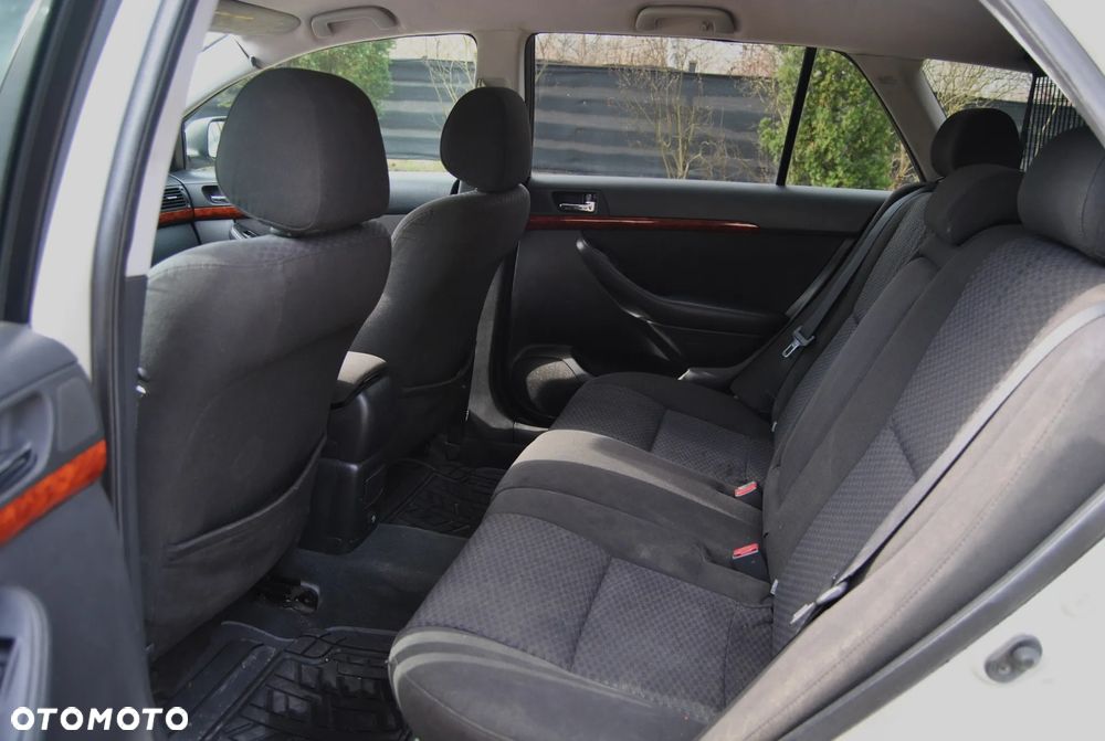 Toyota Avensis - 6