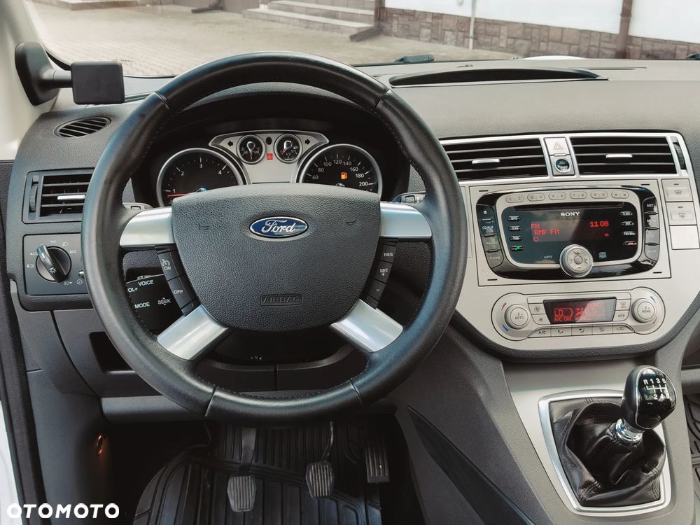 Ford Kuga 2.0 TDCi 2x4 Titanium - 29