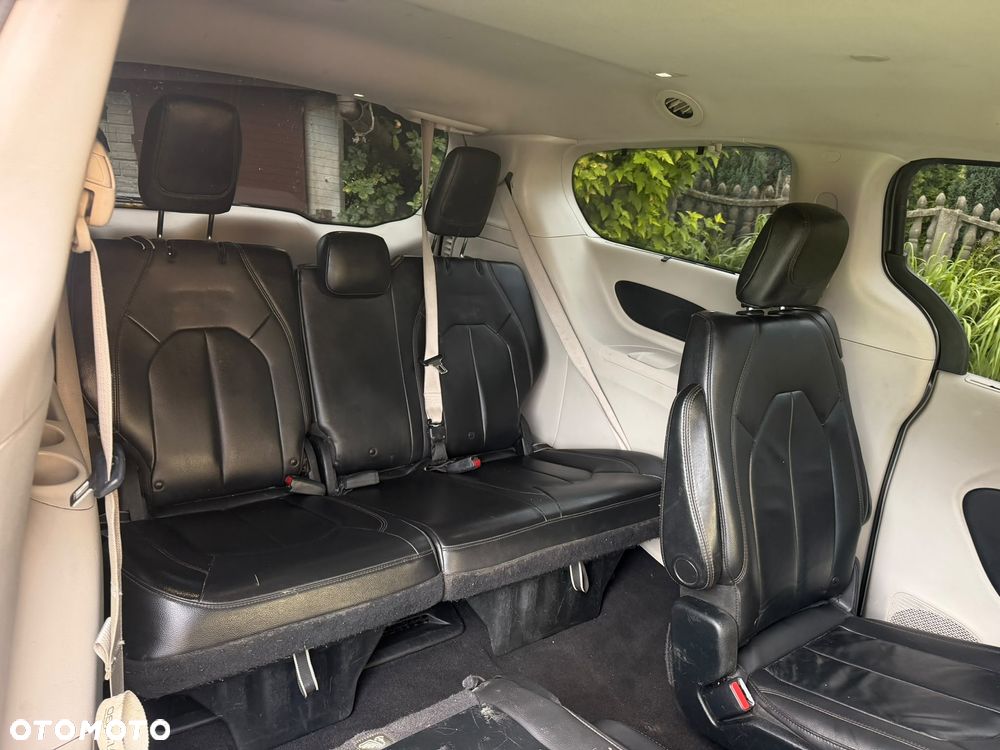Chrysler Pacifica - 15