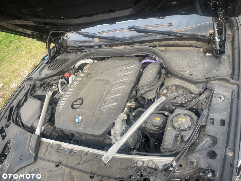 BMW Seria 5 530d xDrive Touring M Sport Edition - 16