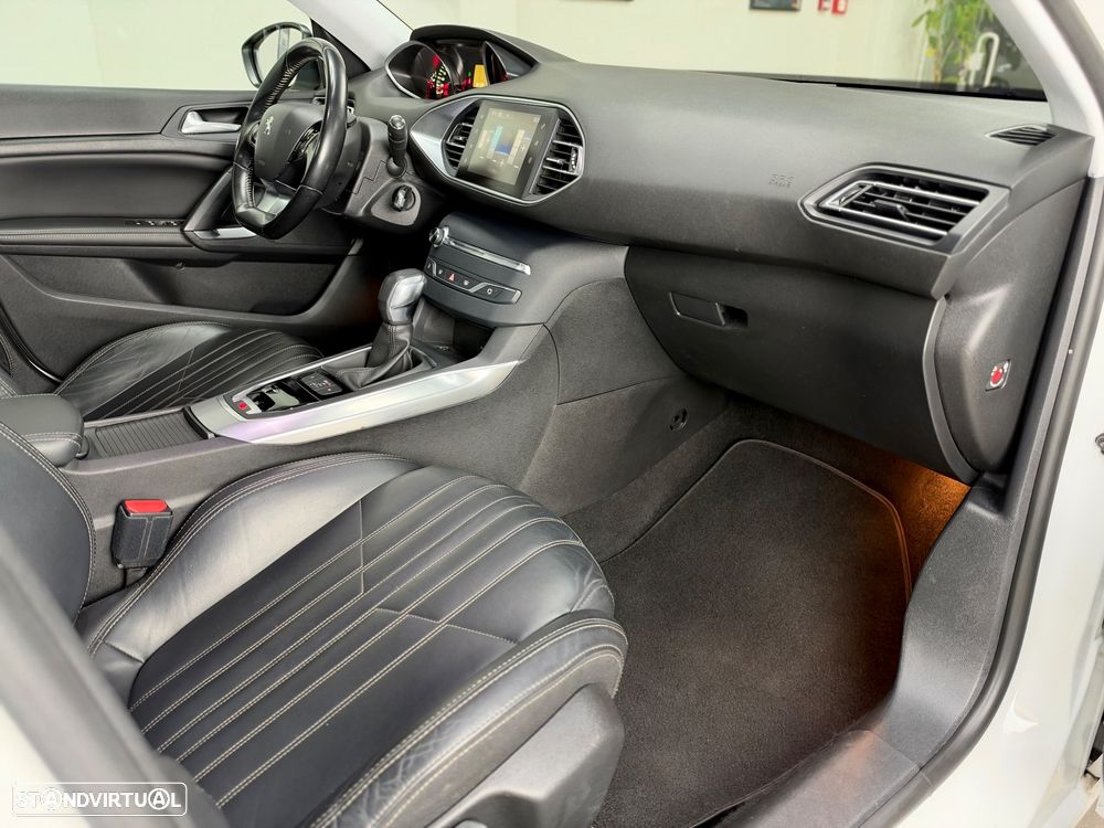 Peugeot 308 SW BlueHDi 120 EAT6 Stop & Start Allure - 25