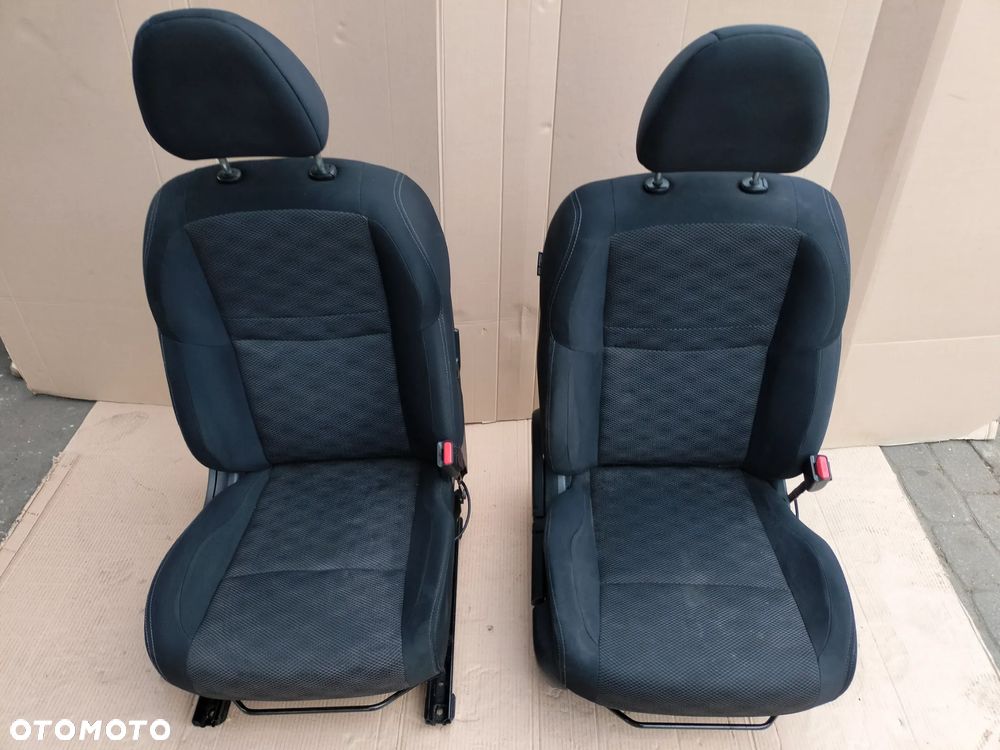 NISSAN QASHQAI J11 FOTEL PRAWY - 1