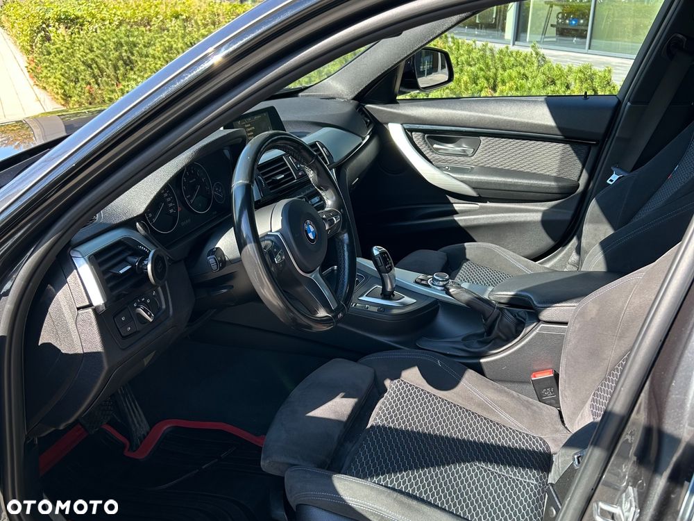 BMW Seria 3 320i xDrive M Sport - 24
