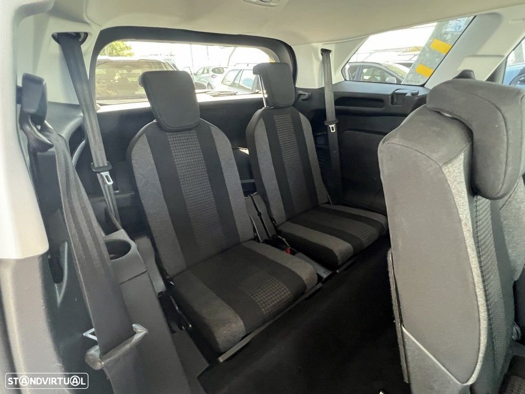 Peugeot 5008 1.6 HDi Allure J17 - 21
