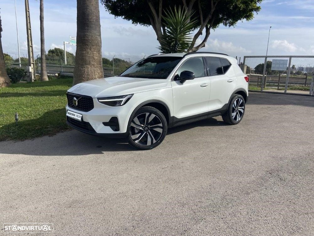 Volvo XC 40 2.0 B3 Plus Dark - 30