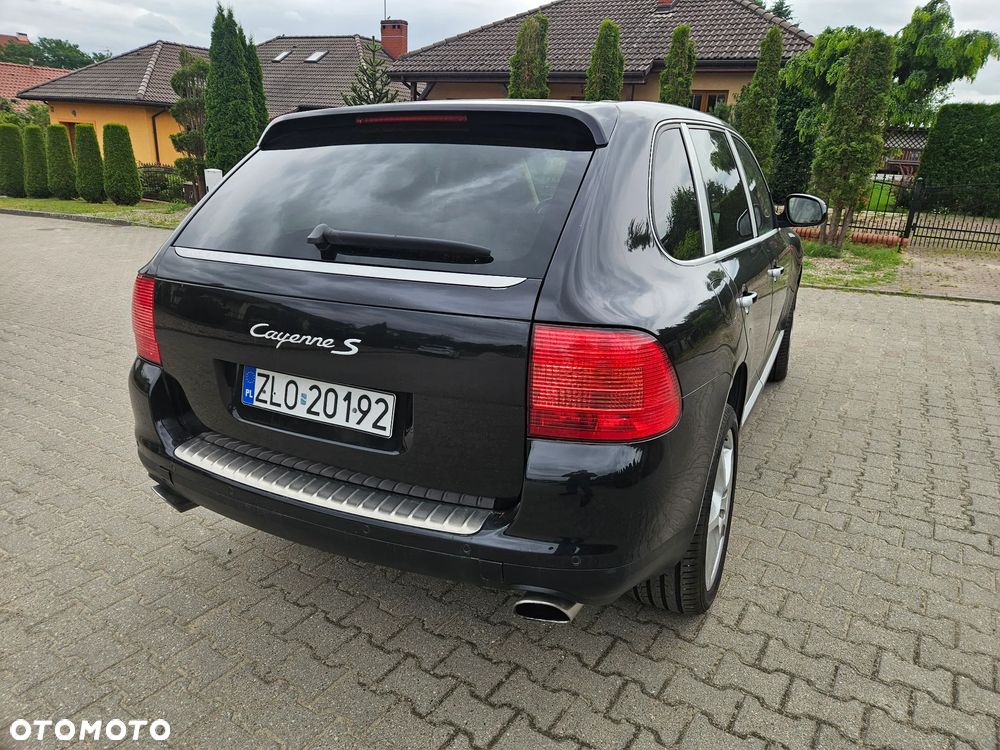Porsche Cayenne - 4
