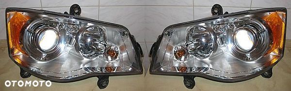 Chrysler Voyager 2012 BiXenon Kompletny lewy - 1
