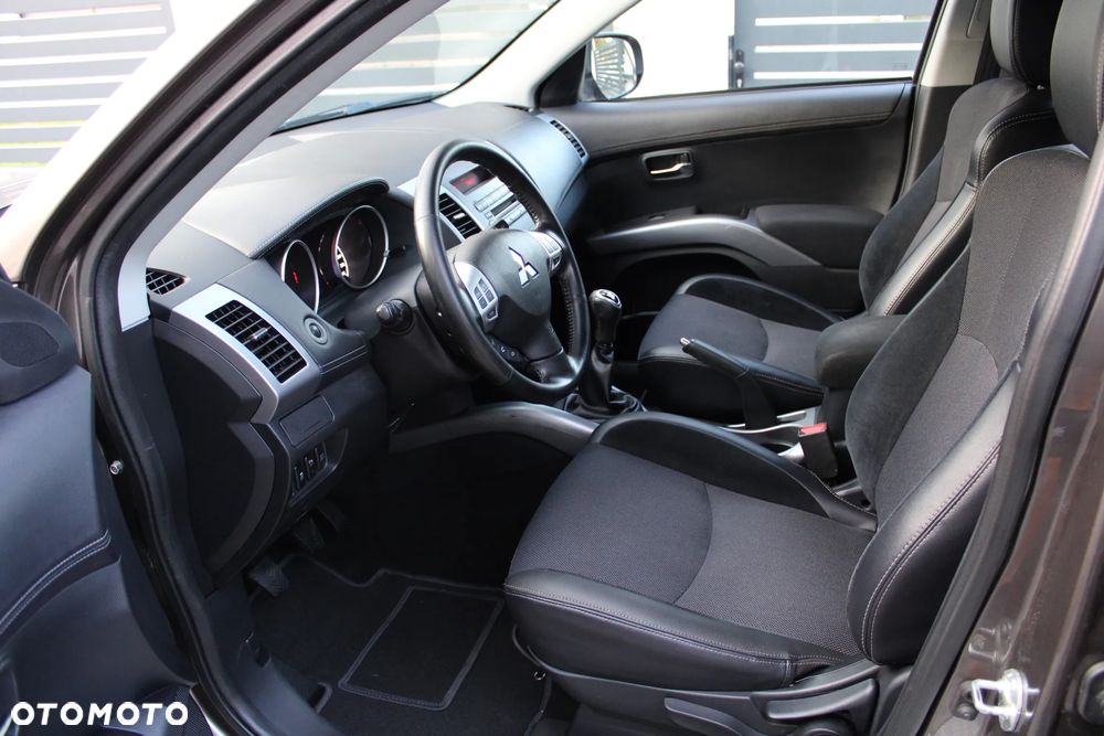 Mitsubishi Outlander 2.0 2WD 35 Jahre - 6