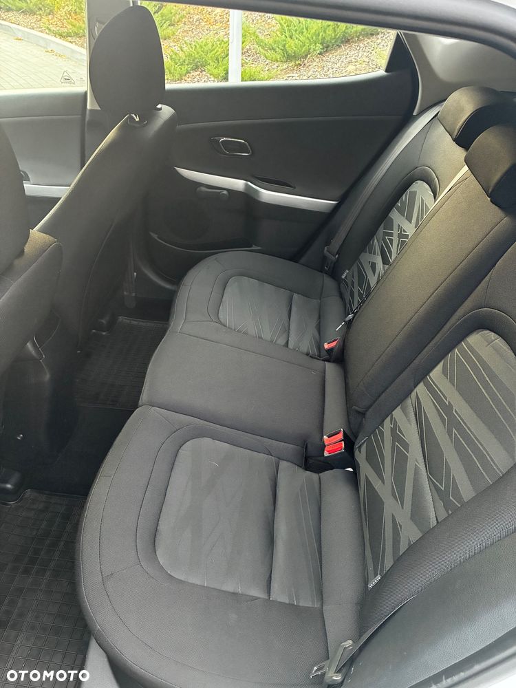 Kia Ceed - 21