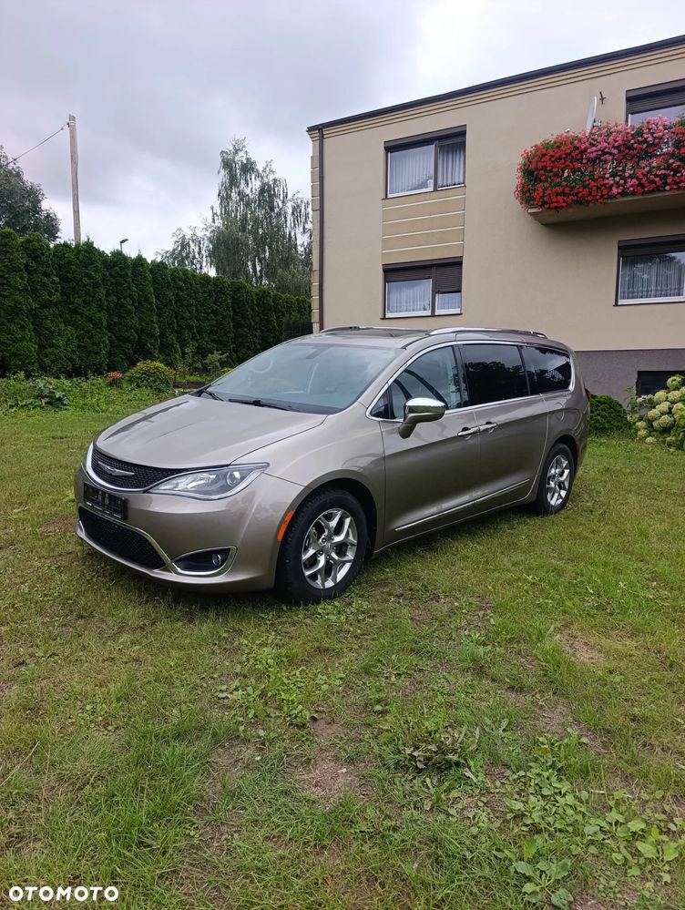 Chrysler Pacifica - 3