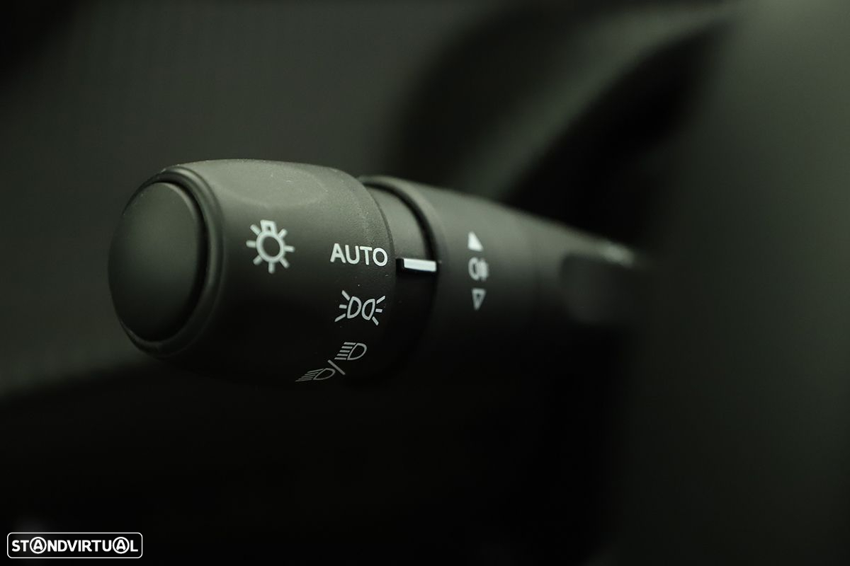 Peugeot 2008 1.2 PureTech Allure - 32