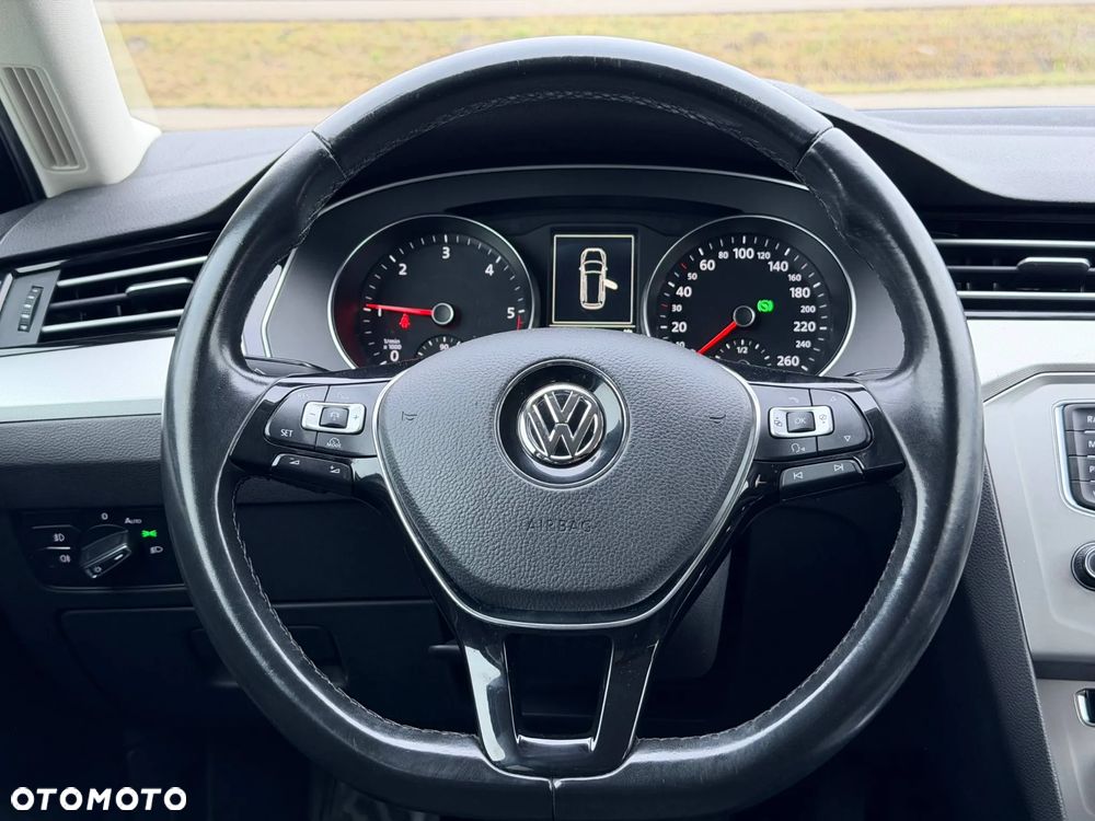 Volkswagen Passat - 15